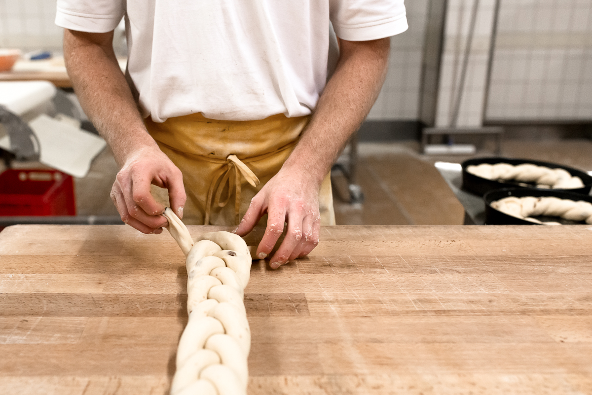 bäckerei-padeffke-zopf-backen